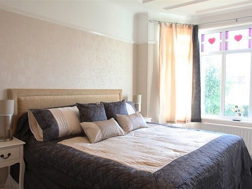 Bed and Breakfast Langdale House Сент-Остелл Екстер'єр фото